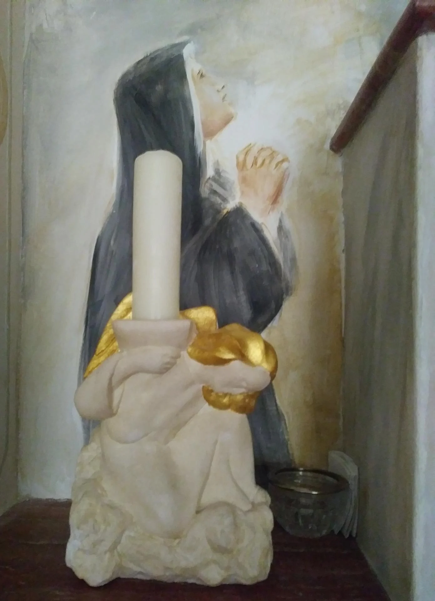 L'Ange Adorateur — autel en pierre, anges dorés à la feuille d'or, tabernacle, Chapelle des Missionnaires de la Miséricorde, Toulon, Jean-Joseph Chevalier