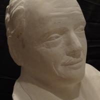 Sculpture sur pierre, buste portrait de Jérôme Lejeune
