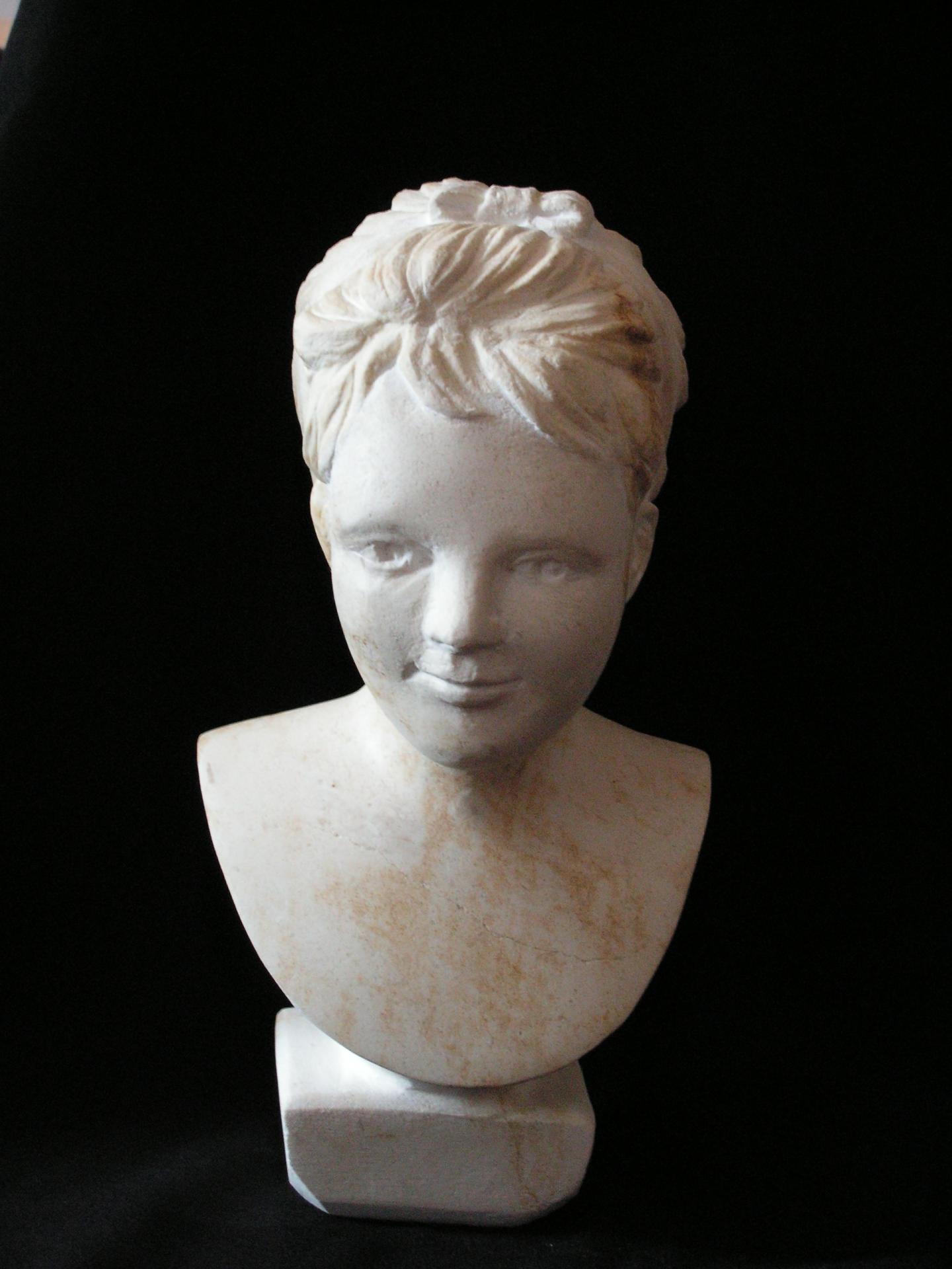 Buste de jeune fille en pierre 15cm 3