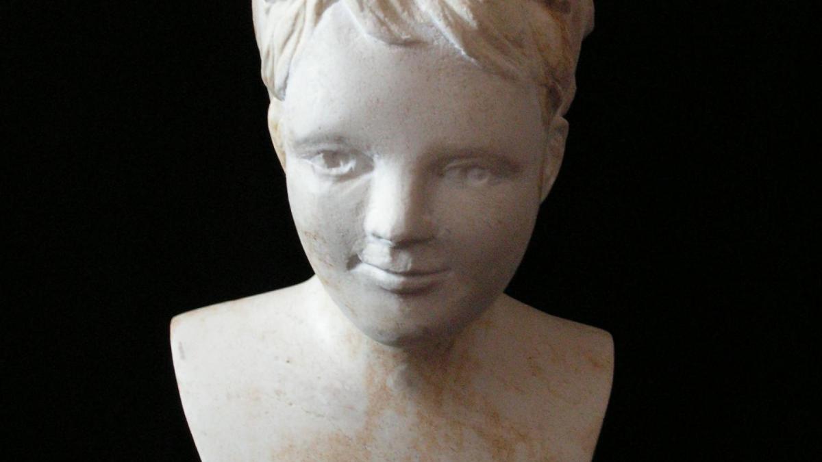 Buste de jeune fille en pierre 15cm 3