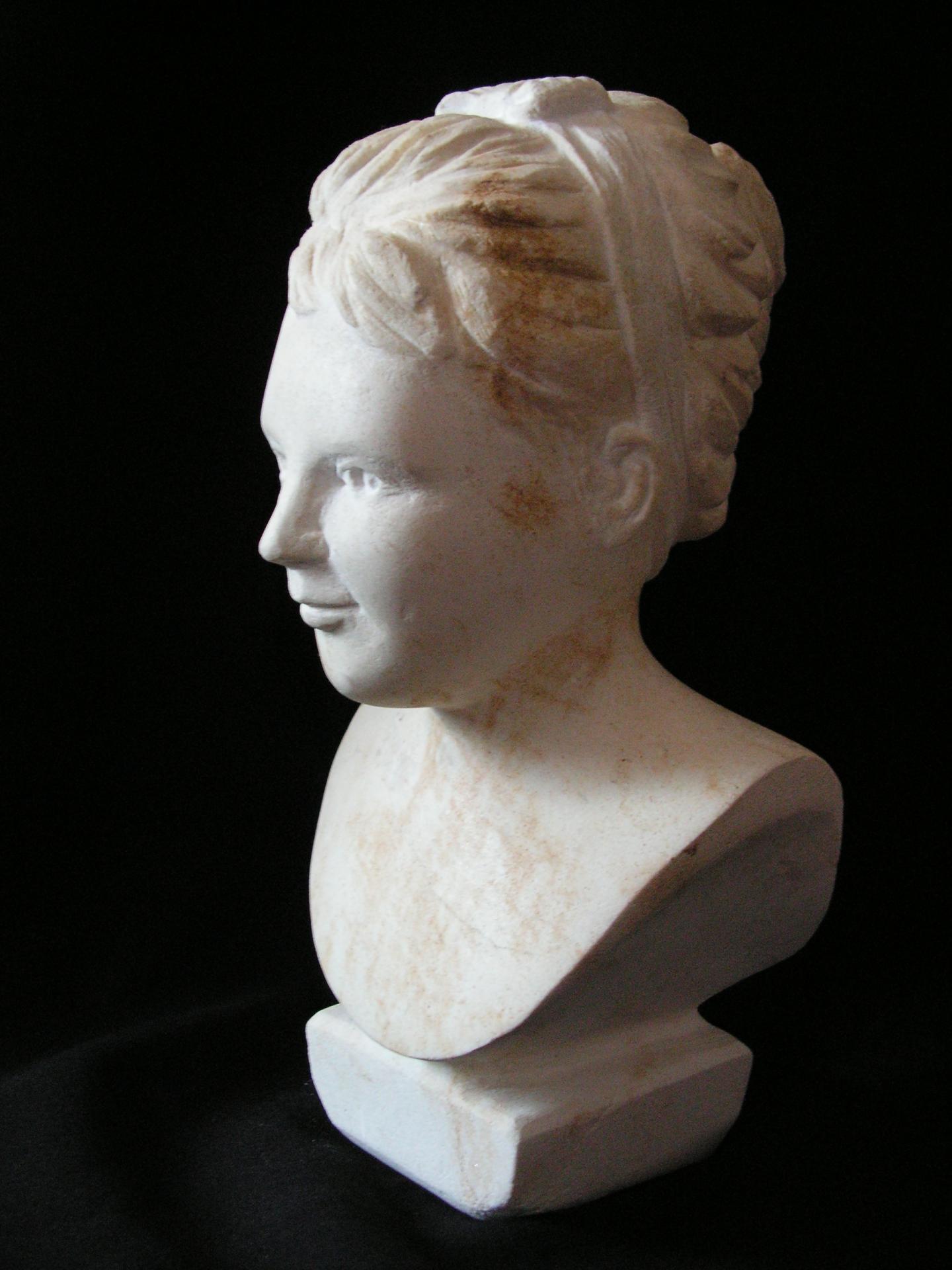 Buste de jeune fille en pierre 15cm 7