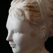 Buste de jeune fille en pierre 15cm 8