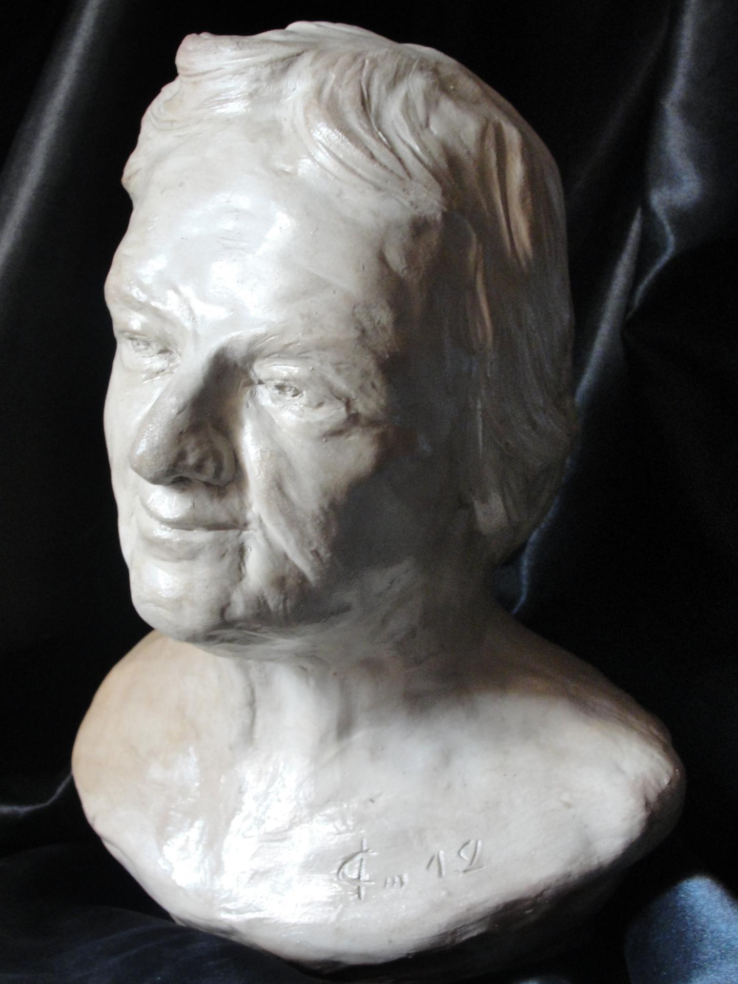 Buste de vieille femme portrait modelage en terre 15cm 7