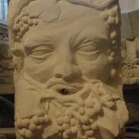 Sculpture sur pierre, cracheur Bacchus