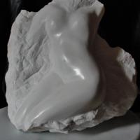 Sculpture sur marbre, relief d'un nu féminin