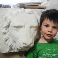 Sculpture sur pierre, lion cracheur 2
