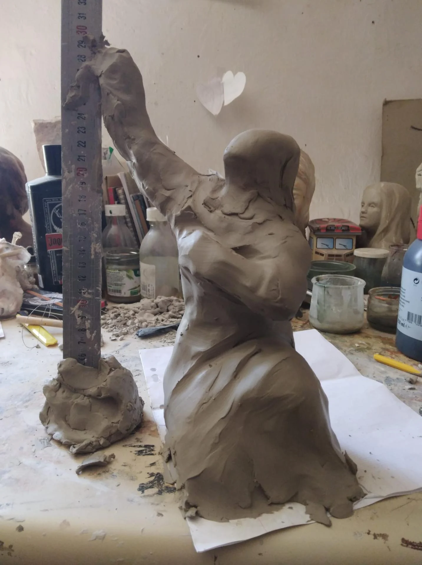 Prototype argile Mater Dolorosa — modelage préparatoire, commande sculpture Vierge Marie grandeur nature. Jean-Joseph Chevalier, sculpteur Var.