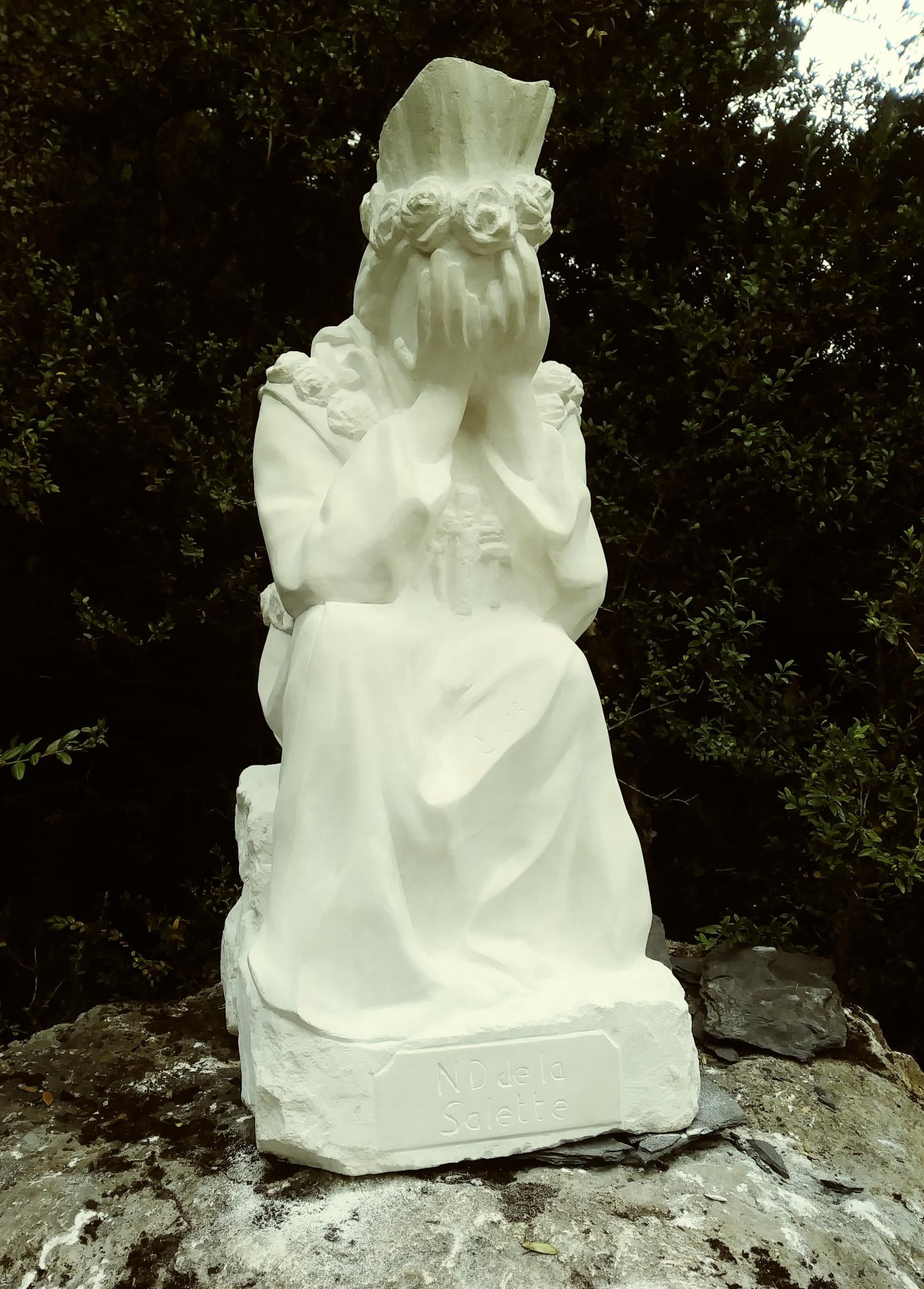 Notre dame de la salette sculpture en pierre de jean joseph chevalier 1