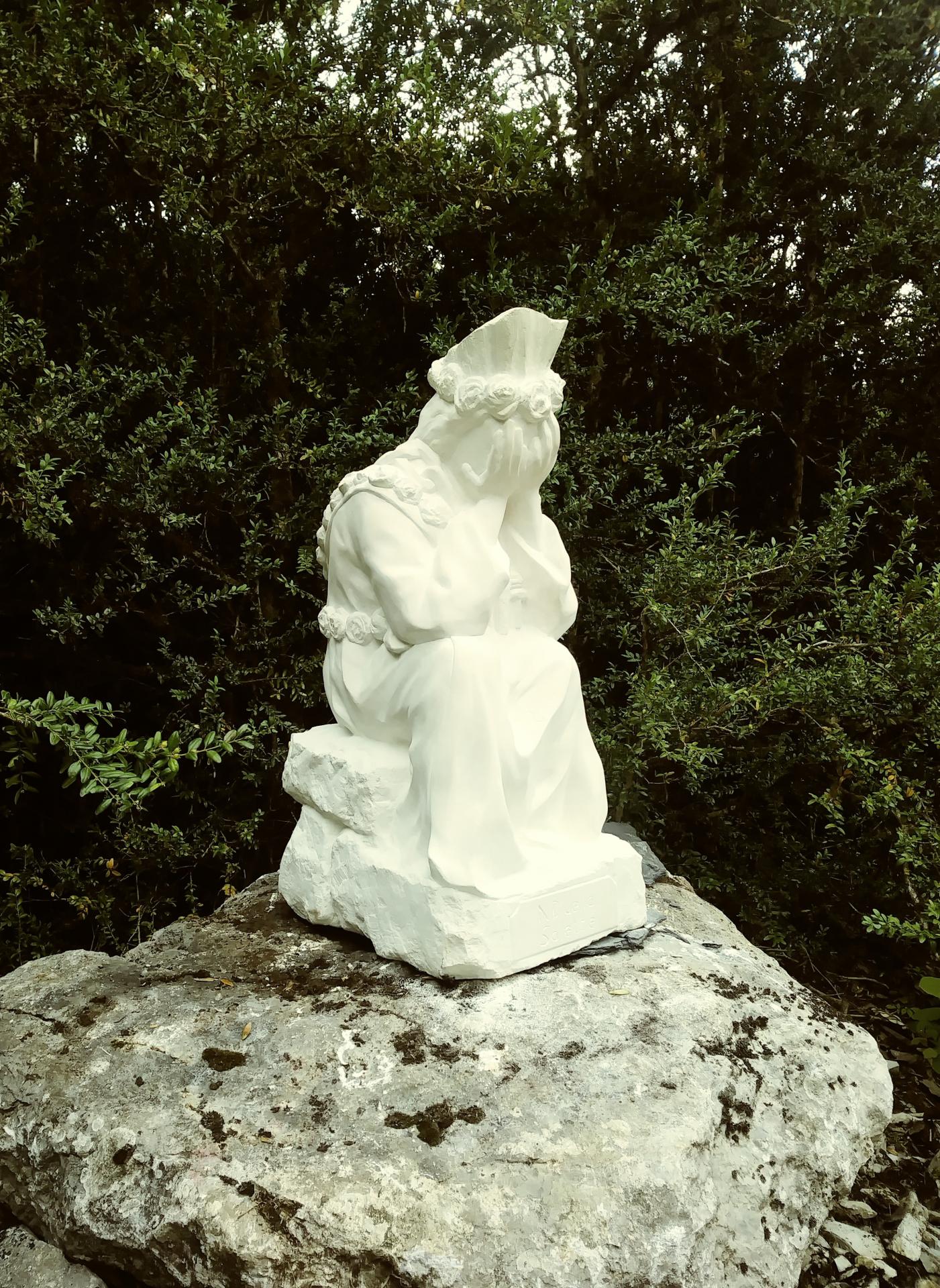 Notre dame de la salette sculpture en pierre de jean joseph chevalier 2