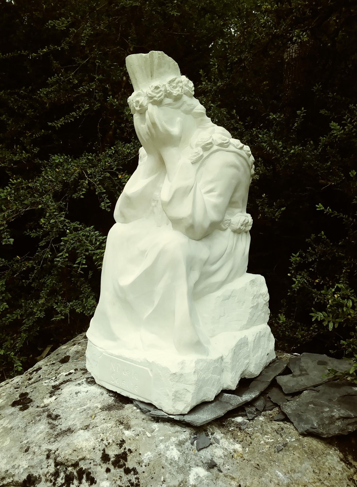 Notre dame de la salette sculpture en pierre de jean joseph chevalier 3