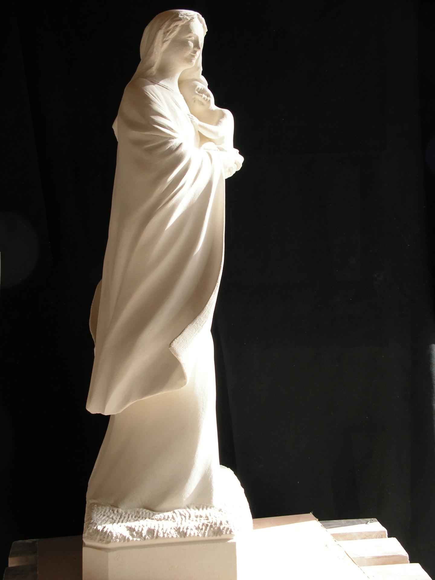 Notre dame du reconfort vierge a l enfant sculpture en pierre ronde bosse 1 2m 12