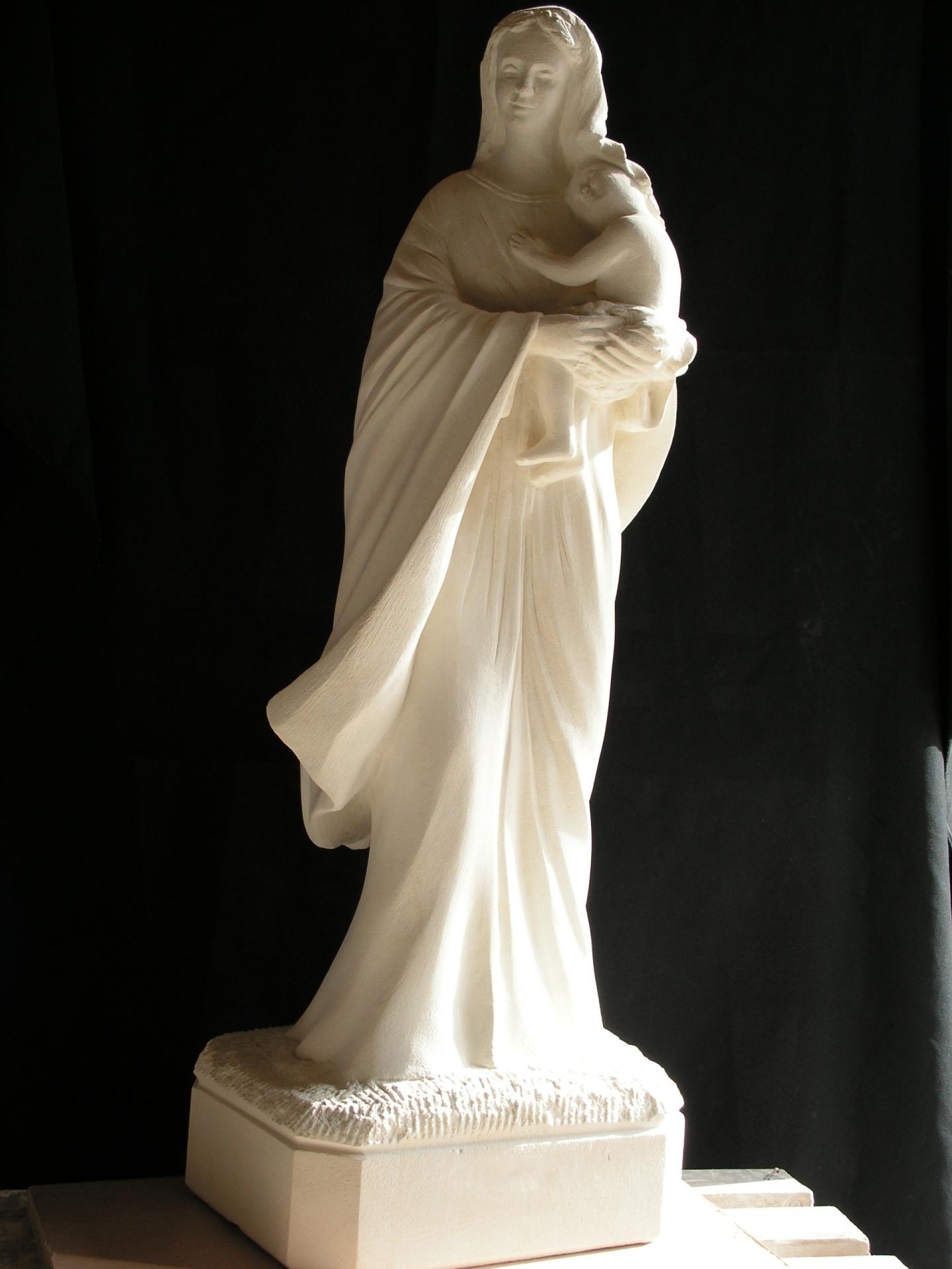 Notre dame du reconfort vierge a l enfant sculpture en pierre ronde bosse 1 2m 4