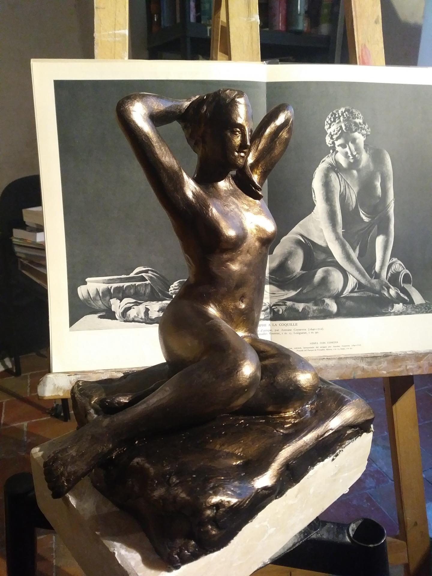 Sculpture en argile patinée, nue (éveil) 3