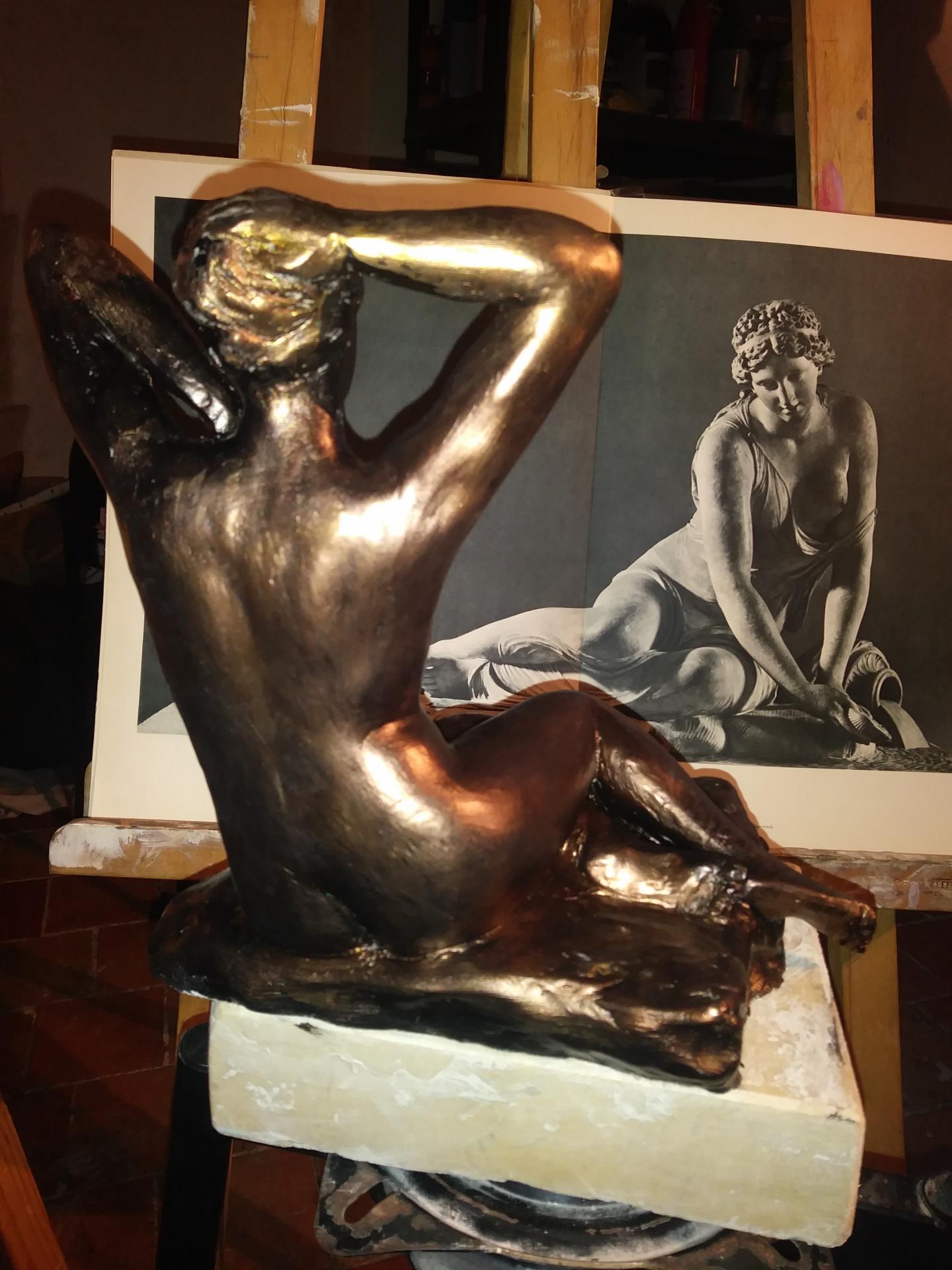 Sculpture en argile patinée, nue (éveil) 2