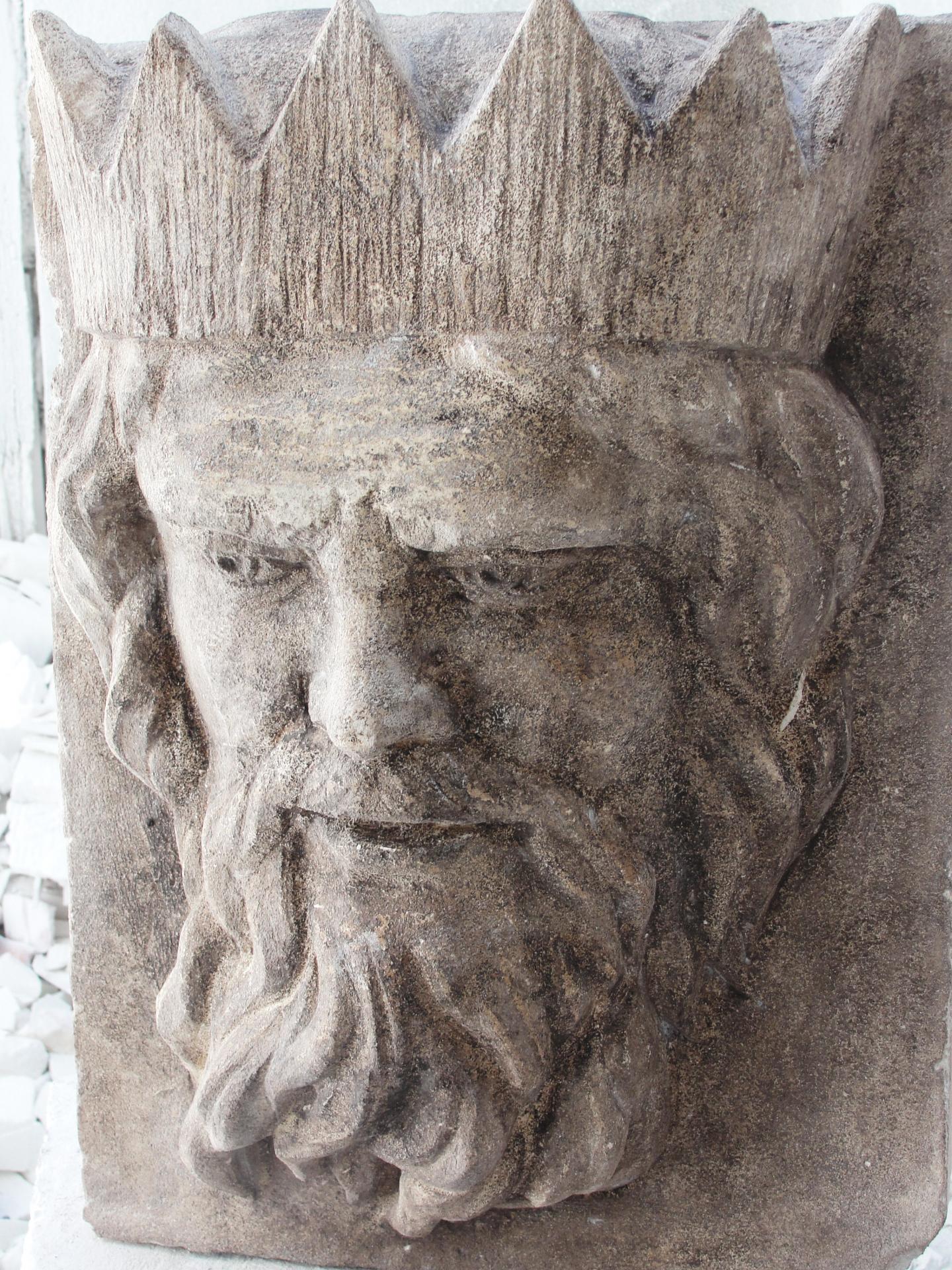 Sculpture sur pierre, mascaron représentant Neptune