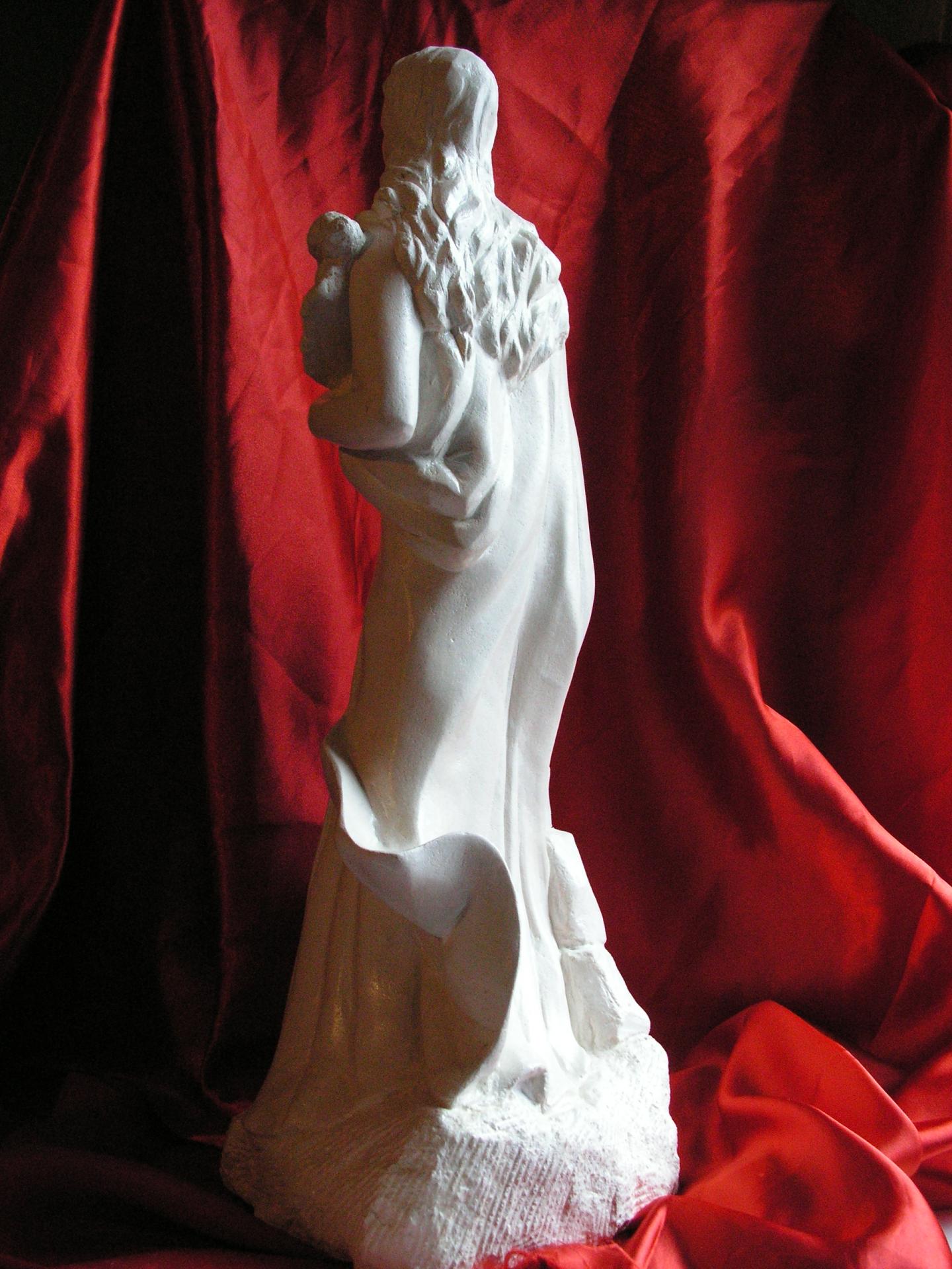 Sculpture religieuse sur pierre de ste philomene